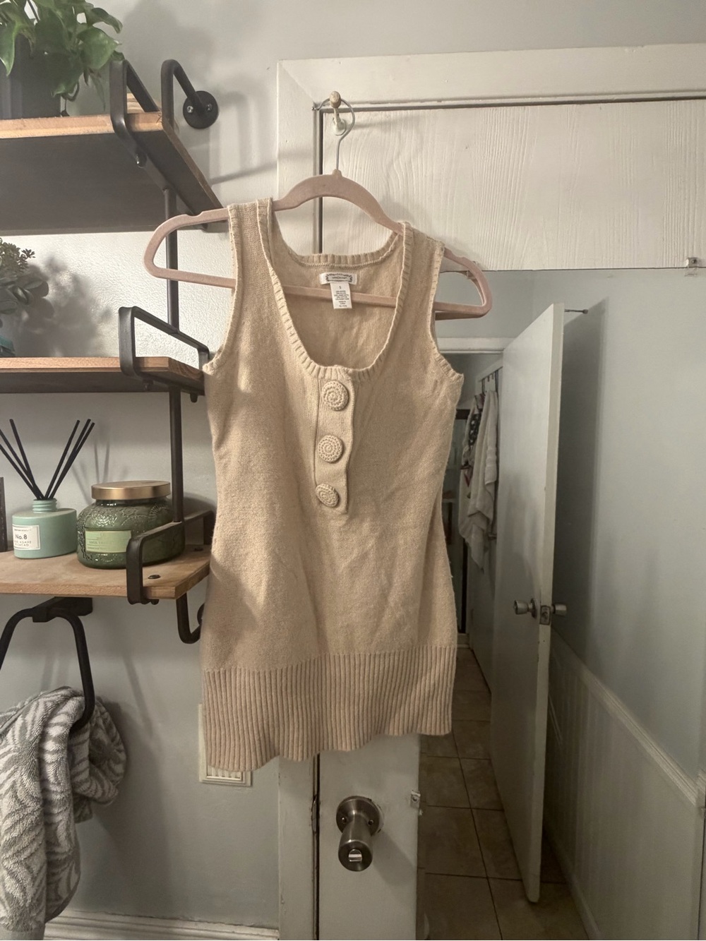 Y2K Aphorism Cream Sleeveless Knit Tank with Decorative Buttons